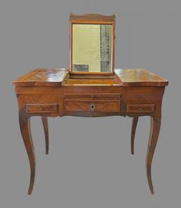 Toilet with mirror and marquetry